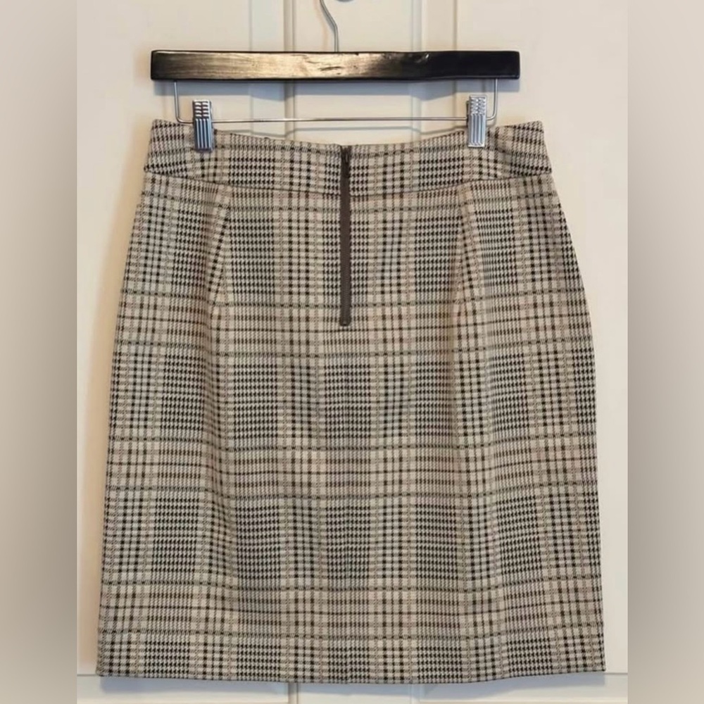 Cabi 4580 Travel Skirt - Picture 2 of 10